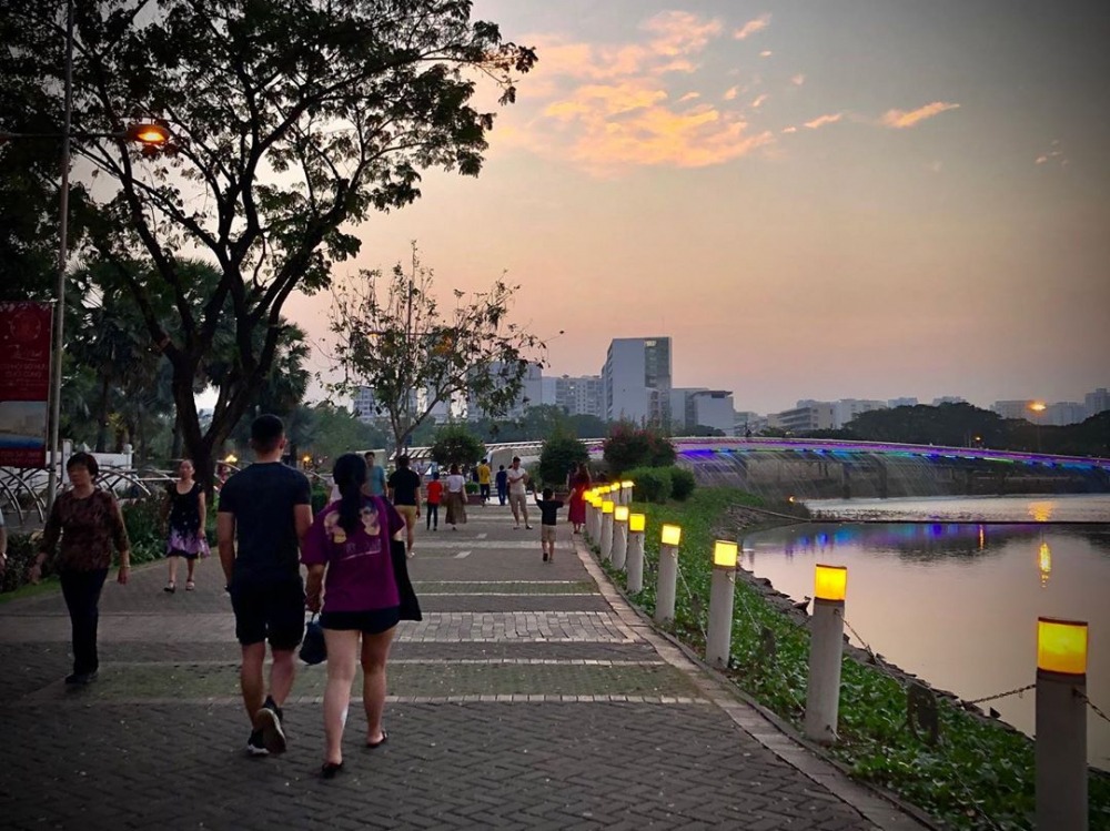 cong-vien-ho-ban-nguyet-2